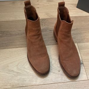 Clarks Arlo Chelsea boot